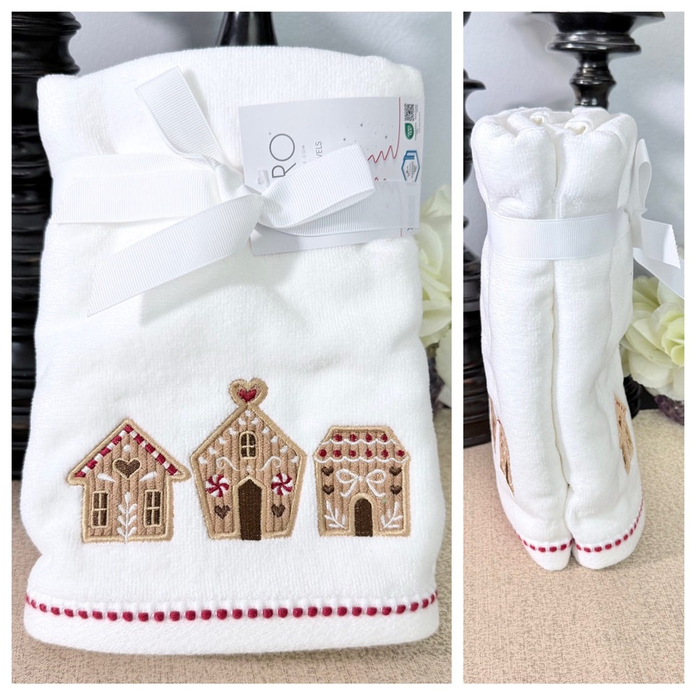 NWT Set of 2 GINGERBREAD HOUSES Hand Towels